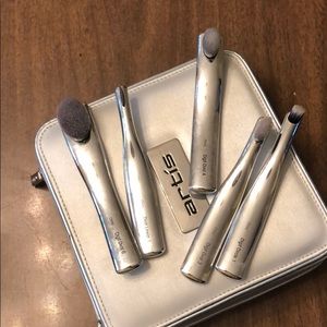 Artis the digit 5 brush set in luxury case euc